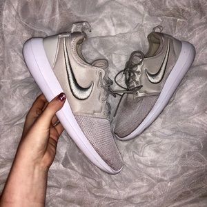 Nike Roshes: nude